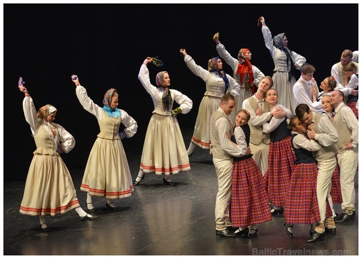 XXII Jaunrades deju konkursa finālā Ogrē 19 horeogrāfi skatītāju un žūrijas vērtējumam nodeva 41 deju, kuru izdejoja 26 kolektīvi 275505