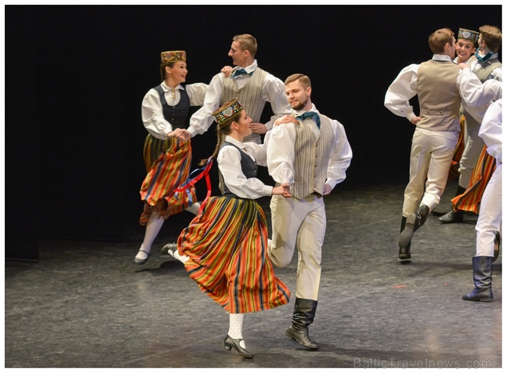 XXII Jaunrades deju konkursa finālā Ogrē 19 horeogrāfi skatītāju un žūrijas vērtējumam nodeva 41 deju, kuru izdejoja 26 kolektīvi 275509