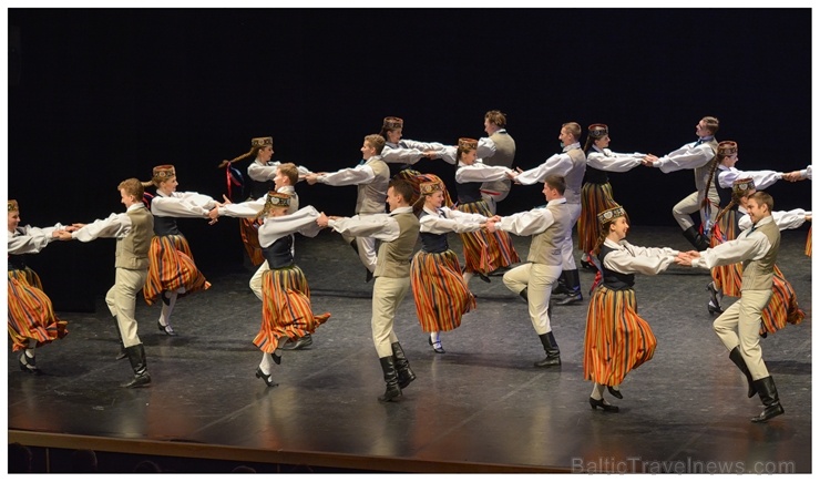 XXII Jaunrades deju konkursa finālā Ogrē 19 horeogrāfi skatītāju un žūrijas vērtējumam nodeva 41 deju, kuru izdejoja 26 kolektīvi 275510