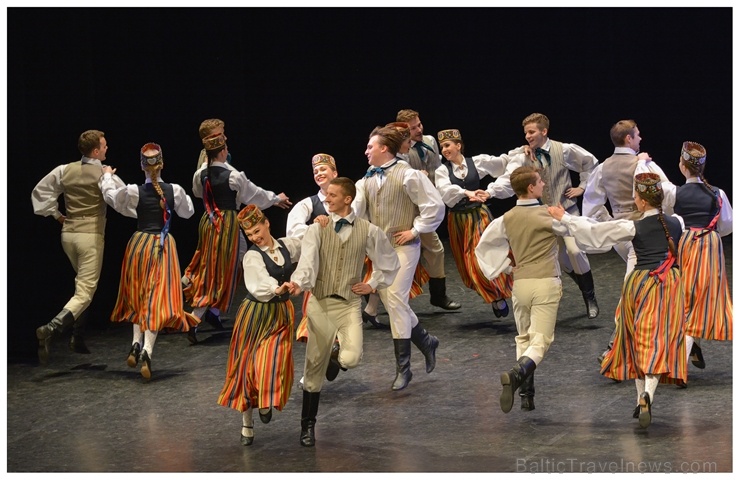 XXII Jaunrades deju konkursa finālā Ogrē 19 horeogrāfi skatītāju un žūrijas vērtējumam nodeva 41 deju, kuru izdejoja 26 kolektīvi 275511
