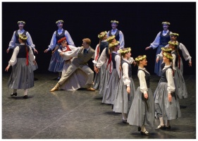 XXII Jaunrades deju konkursa finālā Ogrē 19 horeogrāfi skatītāju un žūrijas vērtējumam nodeva 41 deju, kuru izdejoja 26 kolektīvi 13