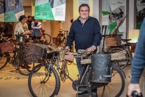 Ekspozīcijas centrā ir 30 oriģināli amatnieku velosipēdi, kas ražoti laika posmā no XIX gadsimta beigām līdz XX gadsimta pirmajai pusei. Izstāde apska 9
