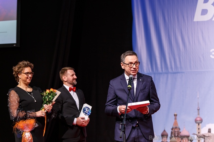 Tez Tour Latvija vadītājs Konstantīns Paļgovs piesaka nomināciju ABSOLŪTĀ KLASE - «GADA CILVĒKS TŪRISMĀ 2019». Foto: Andrejs Terentjevs 276395