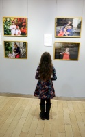 Fotogrāfes Aritas Strodes – Kļaviņas Fotoizstāde «Neērtie bērni» apskatāma līdz 2020. gada 31. martam Latvijas Nacionālās bibliotēkas telpās 4