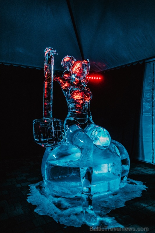 Starptautiskais Ledus skulptūru festivāls Jelgavā pārsteidz ar supervaroņiem 276843
