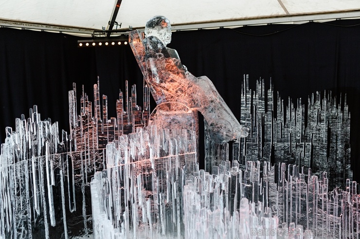 Starptautiskais Ledus skulptūru festivāls Jelgavā pārsteidz ar supervaroņiem 276849