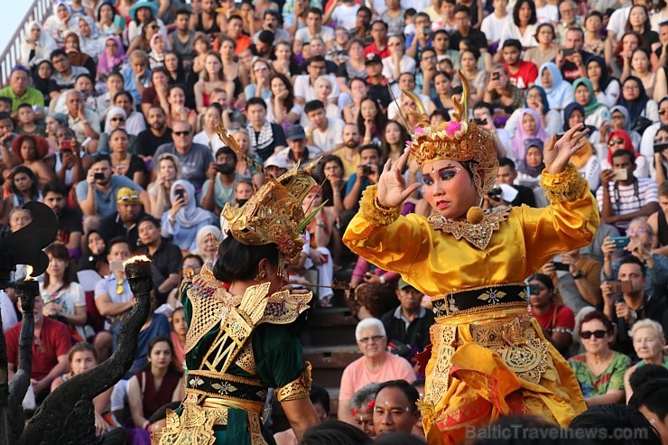 Travelnews.lv apmeklē Bali teātra izrādi par noslēpumaino zelta briedi. Atbalsta:  «Turkish Airlines» un «365 Brīvdienas» 276870