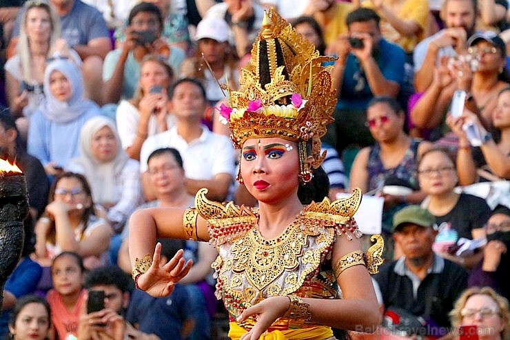 Travelnews.lv apmeklē Bali teātra izrādi par noslēpumaino zelta briedi. Atbalsta:  «Turkish Airlines» un «365 Brīvdienas» 276879