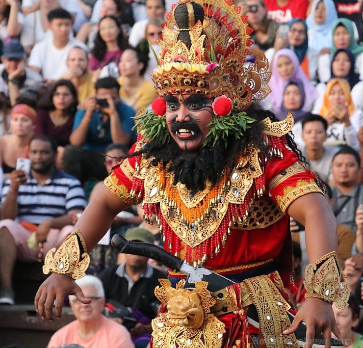 Travelnews.lv apmeklē Bali teātra izrādi par noslēpumaino zelta briedi. Atbalsta:  «Turkish Airlines» un «365 Brīvdienas» 276880