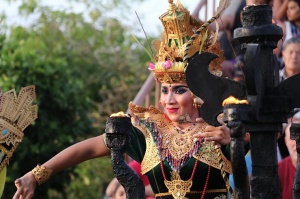 Travelnews.lv apmeklē Bali teātra izrādi par noslēpumaino zelta briedi. Atbalsta:  «Turkish Airlines» un «365 Brīvdienas» 15