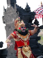 Travelnews.lv apmeklē Bali teātra izrādi par noslēpumaino zelta briedi. Atbalsta:  «Turkish Airlines» un «365 Brīvdienas» 16