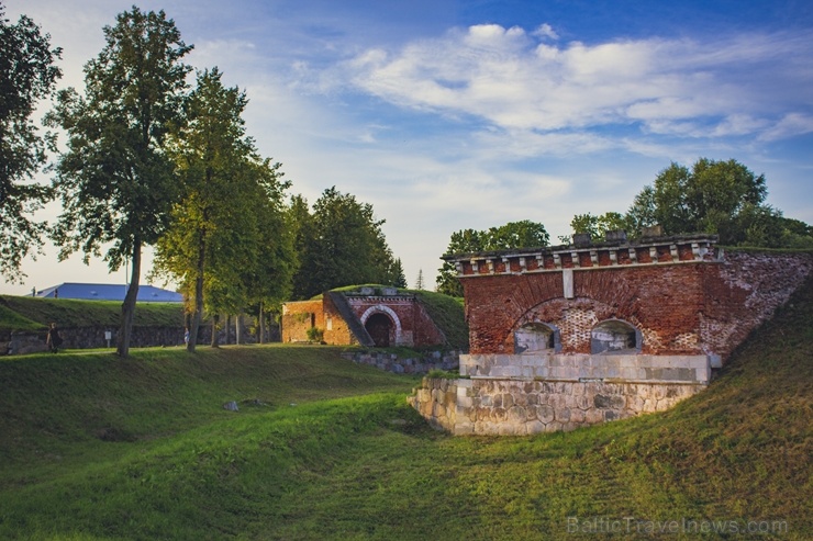 Daugavpils cietoksnis ir unikāls valsts nozīmes arhitektūras un kultūrvēstures piemineklis, mūsdienās tas ir arī viens no Latgales populārākajiem eksk 277376
