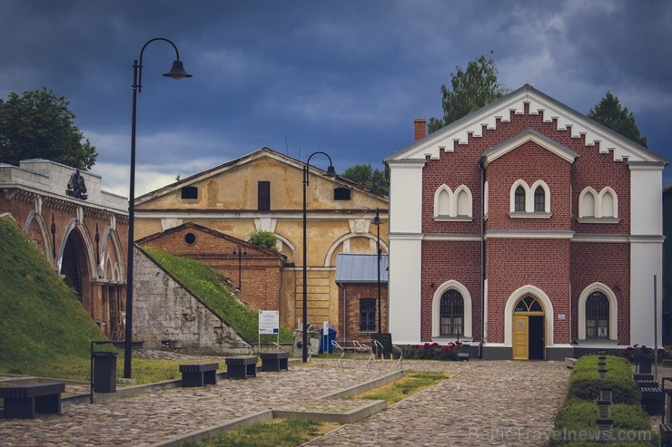 Daugavpils cietoksnis ir unikāls valsts nozīmes arhitektūras un kultūrvēstures piemineklis, mūsdienās tas ir arī viens no Latgales populārākajiem eksk 277380