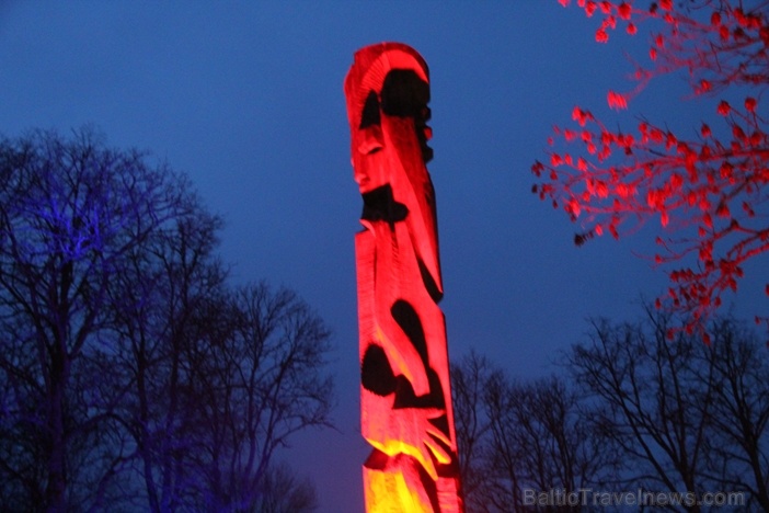 Lielvārdes muižas parku pasākumā «Sveču nakts» piepilda gaismas un uguns mistērija 277610
