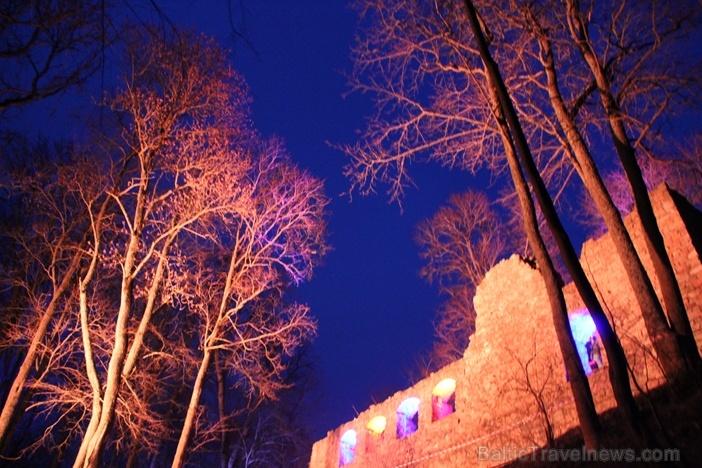 Lielvārdes muižas parku pasākumā «Sveču nakts» piepilda gaismas un uguns mistērija 277612