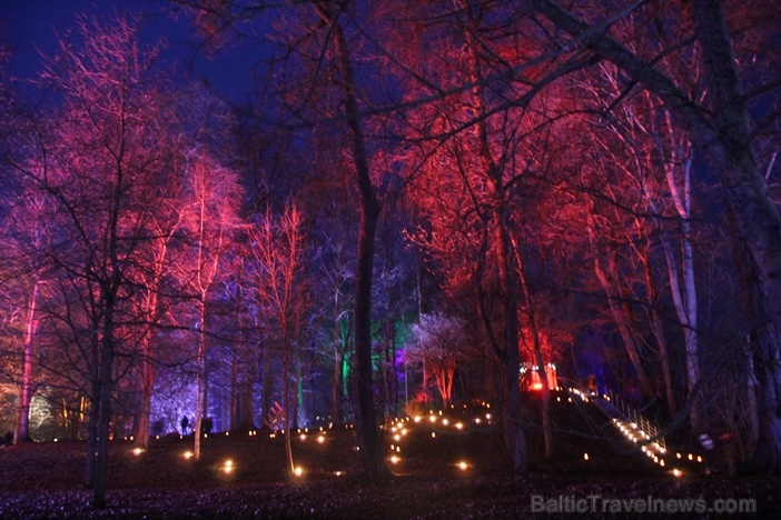 Lielvārdes muižas parku pasākumā «Sveču nakts» piepilda gaismas un uguns mistērija 277619