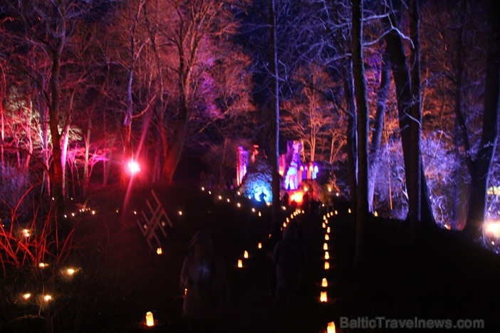 Lielvārdes muižas parku pasākumā «Sveču nakts» piepilda gaismas un uguns mistērija 277621