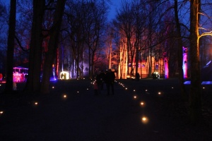 Lielvārdes muižas parku pasākumā «Sveču nakts» piepilda gaismas un uguns mistērija 2