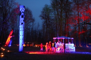Lielvārdes muižas parku pasākumā «Sveču nakts» piepilda gaismas un uguns mistērija 3