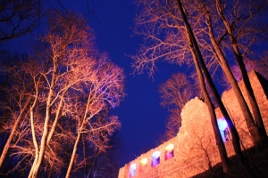 Lielvārdes muižas parku pasākumā «Sveču nakts» piepilda gaismas un uguns mistērija 9