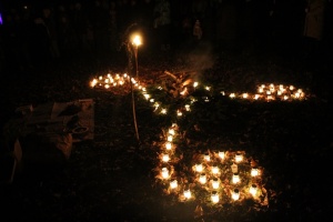 Lielvārdes muižas parku pasākumā «Sveču nakts» piepilda gaismas un uguns mistērija 18