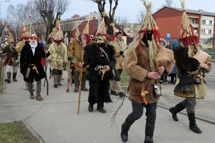 Līvānos norisinājās XXI Starptautiskais masku tradīciju festivāls, kurā piedalījās 24 masku grupasno Latvijas un citām valstīm 277659
