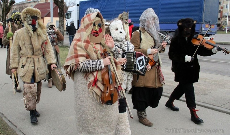 Līvānos norisinājās XXI Starptautiskais masku tradīciju festivāls, kurā piedalījās 24 masku grupasno Latvijas un citām valstīm 277668