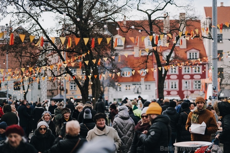 Vecīgā tiek svinēti pavasara tuvošanās svētki «Masļeņica – lielais pankūku cepiens». Foto: Live Riga 278694