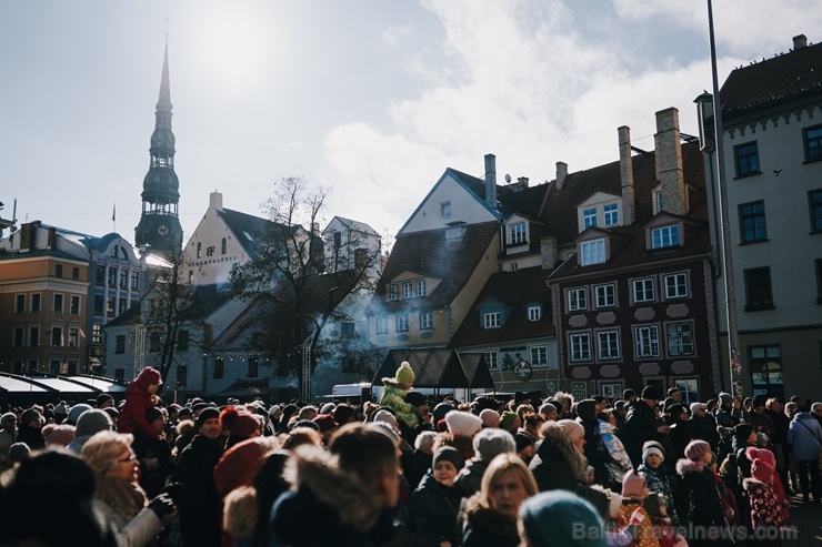Vecīgā tiek svinēti pavasara tuvošanās svētki «Masļeņica – lielais pankūku cepiens». Foto: Live Riga 278702