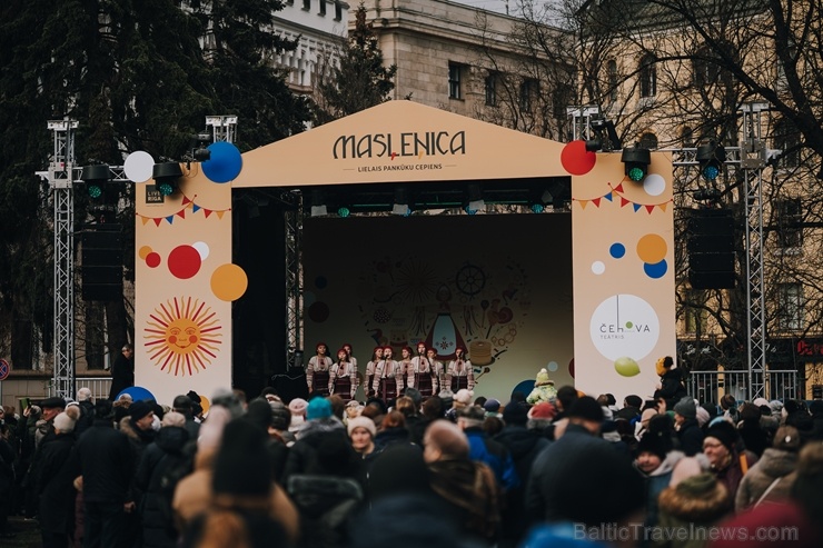 Vecīgā tiek svinēti pavasara tuvošanās svētki «Masļeņica – lielais pankūku cepiens». Foto: Live Riga 278705
