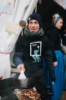 Vecīgā tiek svinēti pavasara tuvošanās svētki «Masļeņica – lielais pankūku cepiens». Foto: Live Riga 21