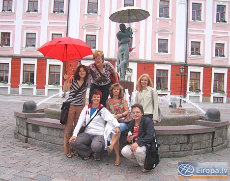 Latvijas žurnālistu grupa (no kreisās): Aiva Kanepone, Baiba Plūme, Una Griškeviča, Sarmīte Pujēna, Tatjana Odiņa un Benita Zaretoka 15062