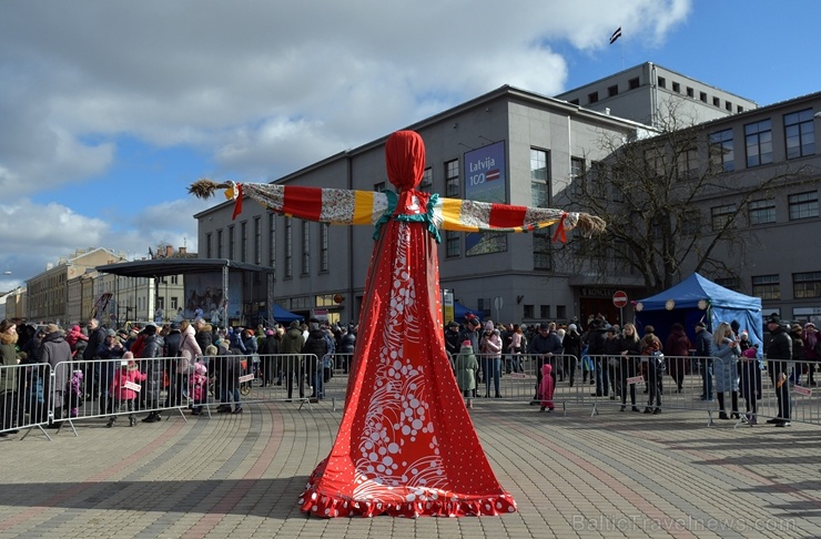 Daugavpilī atvadās no ziemas un svin «Plašās Masļeņicas» svētkus 278990