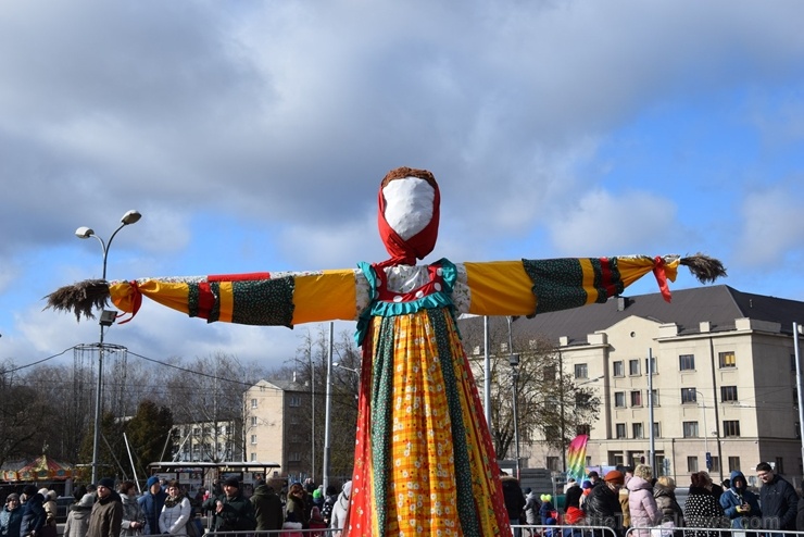 Daugavpilī atvadās no ziemas un svin «Plašās Masļeņicas» svētkus 279002