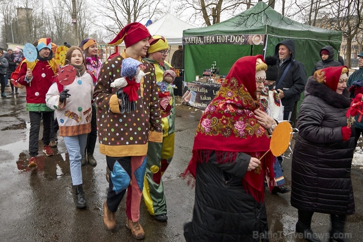 Rēzeknē svin tradicionālos slāvu tautību svētkus «Masļeņica» 279072