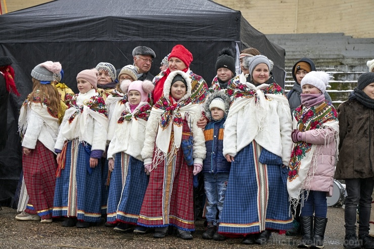 Rēzeknē svin tradicionālos slāvu tautību svētkus «Masļeņica» 279077