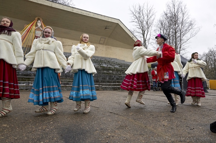 Rēzeknē svin tradicionālos slāvu tautību svētkus «Masļeņica» 279099