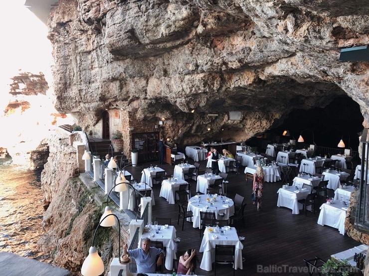 Skaistumkonkursu dalībniece Viktorija Brunova iesaka apmeklēt Itālijas restorānu «Grotta Palazzese Restaurant». Foto: Viktorija Brovuna 279141