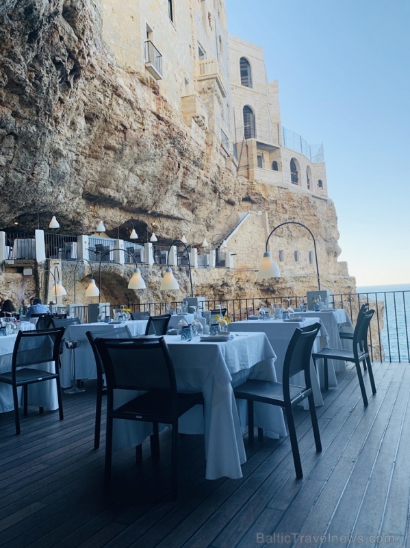 Skaistumkonkursu dalībniece Viktorija Brunova iesaka apmeklēt Itālijas restorānu «Grotta Palazzese Restaurant». Foto: Viktorija Brovuna 279142