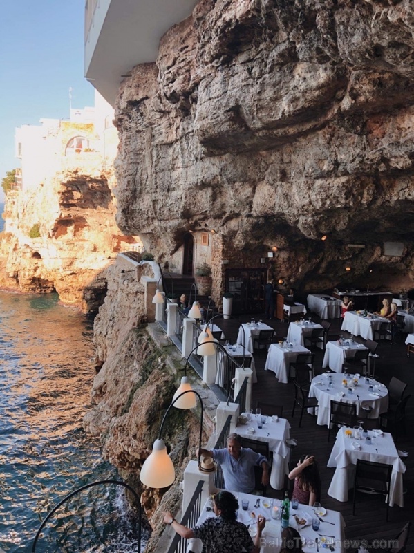 Skaistumkonkursu dalībniece Viktorija Brunova iesaka apmeklēt Itālijas restorānu «Grotta Palazzese Restaurant». Foto: Viktorija Brovuna 279154