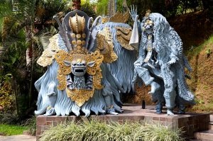 Bali viesnīcas «Ayung Resort Ubud» mākslas darbi, maskas un skulptūras. «Turkish Airlines» un «365 Brīvdienas» 2