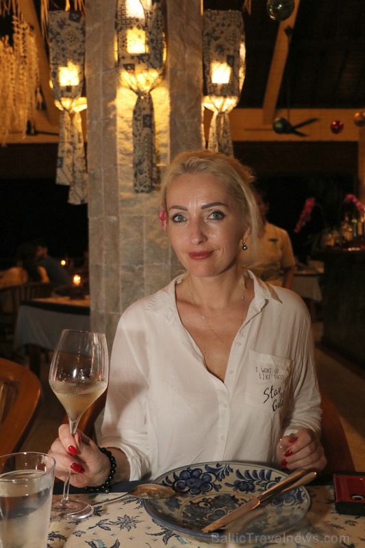Travelnews.lv izbauda Bali džungļu viesnīcas «Ayung Resort Ubud» vakariņas.  «Turkish Airlines» un «365 Brīvdienas» 279800