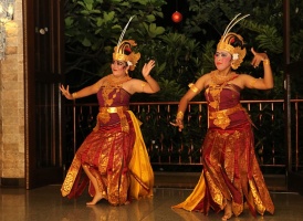 Travelnews.lv izbauda Bali džungļu viesnīcas «Ayung Resort Ubud» vakariņas.  «Turkish Airlines» un «365 Brīvdienas» 14