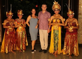 Travelnews.lv izbauda Bali džungļu viesnīcas «Ayung Resort Ubud» vakariņas.  «Turkish Airlines» un «365 Brīvdienas» 21