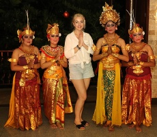 Travelnews.lv izbauda Bali džungļu viesnīcas «Ayung Resort Ubud» vakariņas.  «Turkish Airlines» un «365 Brīvdienas» 27