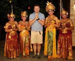 Travelnews.lv izbauda Bali džungļu viesnīcas «Ayung Resort Ubud» vakariņas.  «Turkish Airlines» un «365 Brīvdienas» 30