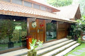 Travelnews.lv iepazīst Bali džungļu viesnīcas «Ayung Resort Ubud» villas.  «Turkish Airlines» un «365 Brīvdienas» 1