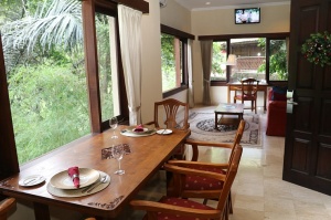 Travelnews.lv iepazīst Bali džungļu viesnīcas «Ayung Resort Ubud» villas.  «Turkish Airlines» un «365 Brīvdienas» 27