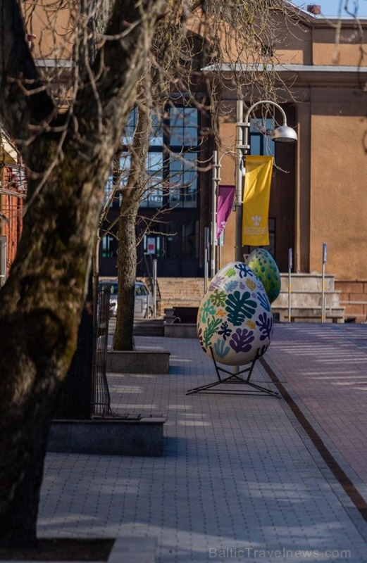 Daugavpils straujiem soļiem sagaida pavasara atnākšanu, tāpēc Daugavpils pilsētas mākslinieki ir optimistiski noskaņoti un sāk izrotāt pilsētu Lieldie 280250
