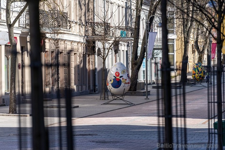 Daugavpils straujiem soļiem sagaida pavasara atnākšanu, tāpēc Daugavpils pilsētas mākslinieki ir optimistiski noskaņoti un sāk izrotāt pilsētu Lieldie 280251